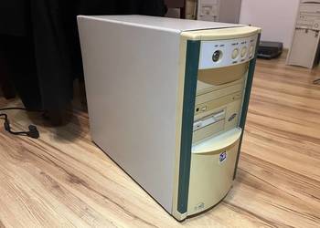 Zabytkowy komputer PC AT AMD K6-2 366MHz