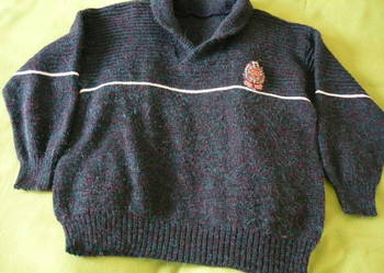 Sweter w kolorze ciemnego granatu