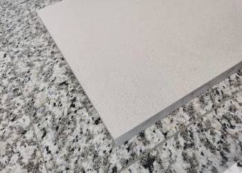 Konglomerat kwarcowy BIANCO 30x30x2 poler