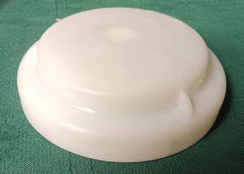 Duża plastikowa nakrętka o średnicy 15cm