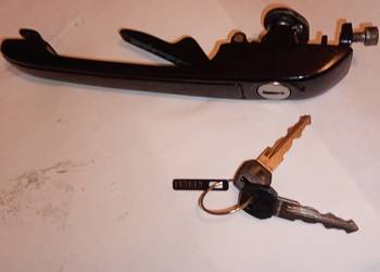 Oryginalna klamka Porsche 924, 944, 968 posiada wytłoczenia na uchwycie