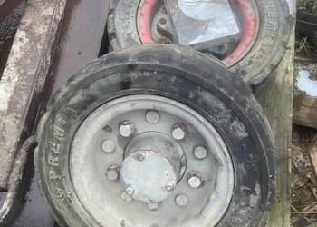 Koła pełne do masztu lub innej maszyny.