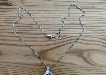 Wisiorek srebrny z cyrkoniami na łańcuszku