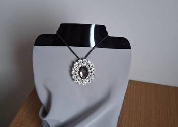 zestaw - wisiorek na sznurku i vintage piękną elegancką bransoletką