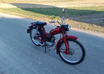 Komar 2350 z 1972r. Zarejestrowany na białe tablice.