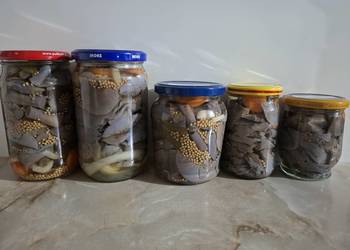 Rydze, opieńki, kanie, gąsówki fioletowawe marynowane w zalewie octowe