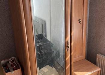 Szafa na ubrania buty lustro