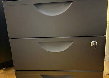 Kontenerek na dokumenty na kółkach