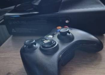 XBOX 360 E 500GB kinect pad