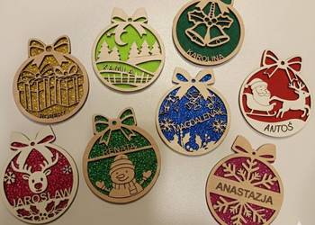 Świąteczna zawieszka w kształcie bombki z imieniem