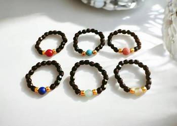 Pierścionek z kamieniami