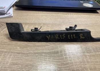 Toyota yaris III narożnik prawy podszybie