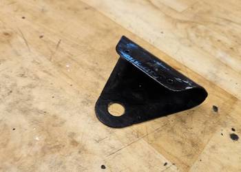 AUDI A3 8P LIFT UCHWYT LEWY MOCOWANIE LEWE BŁOTNIKA PRZEDNIEGO 8P0821467 AUDI A3 8P LIFT UCHWYT LEWY MOCOWANIE LEWE BŁOTNIKA PRZEDNIEGO 8P0821467