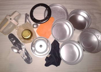 Komplet biwakowy turystyczny - kuchenka WISŁA, bidon, niezbędnik PRL