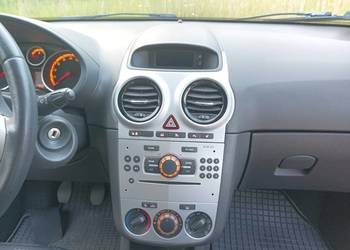 Opel corsa * Muzyka z Tel.* Podgrz.fotele, kierownica+czujnki parkowania *