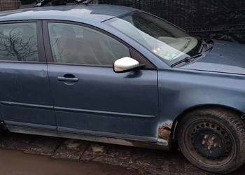 Szyba karoseryjna prawa błotnika tylnego Volvo v50 04-12