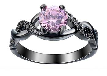 Nowy czarny pierscionek rózowa cyrkonia oczko elegancki wikt