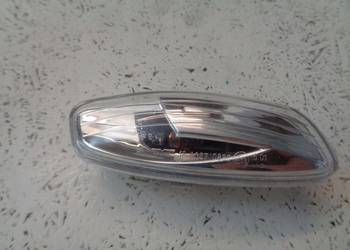 KIERUNKOWSKAZ PRAWY PEUGEOT 207 06- TYC 18-A357