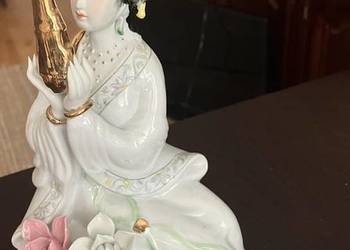 Figurka porcelanowa , japonka , piękna kolorystyka , wys. 25 cm.