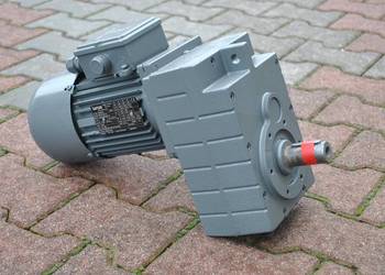 Motoreduktor 0.55kw. 19obr./min. z hamulcem LENZE