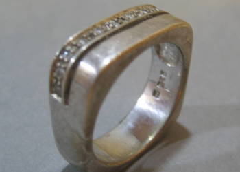 Srebrny Pierscionek z Cyrkoniami Szwecja Srebrny Pierscionek z Cyrkoniami Szwecja