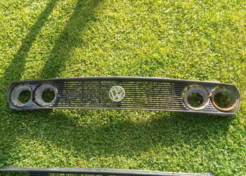 VW Passat TS GLS B1 typ32 atrapa przednia