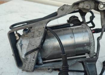 AUDI A8 D3 4.2 TDI 05-10 ŁAPA WSPORNIK  KOMPRESOR  4E0616869D 4E0616005D