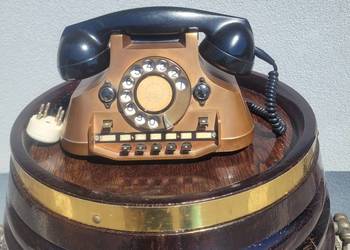 Zabytkowy aparat, stacjonarny telefon z tarczą numerową