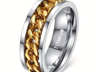 Obrączka Tytanu z łańcuszkiem pokrytym złotem