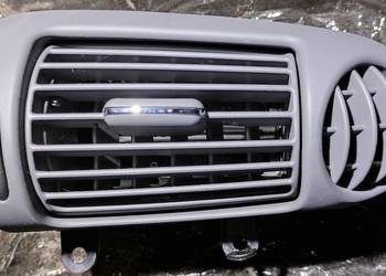 Mercedes C-klasa W203 2.0 129 km kratka nawiewu prawa, 2038300254