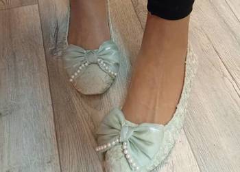 (40) Ekskluzywne, bogato zdobione perłami baleriny wieczorowe, Nowe