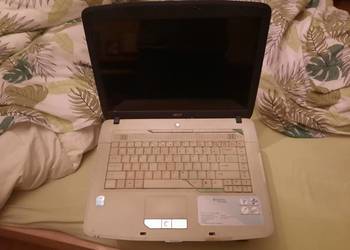 trzy uszkodzone laptopy