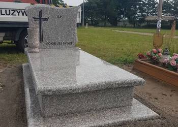 Tani nagrobek pojedynczy brąz królewski z wazonem nr.1929