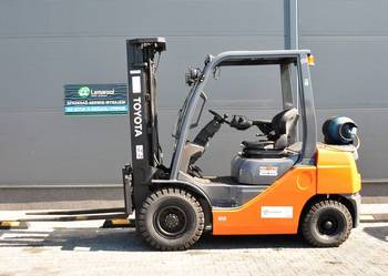 Wózek widłowy TOYOTA 02-8FGF25