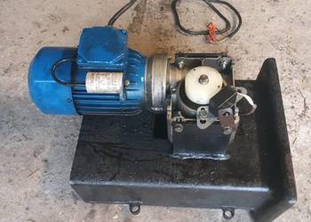 Podajnik tłokowy do kotła co