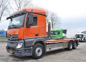 Hakowiec Mercedes Actros 2548