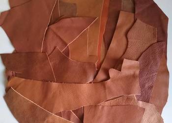 Skóra (884 g) Licowa Włoska średnie i małe kawałki Brązowy