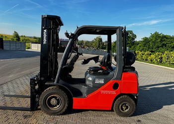 wózek widłowy TOYOTA 02-8FGF25 2500kg Triplex 5.0m przesuw pozycjoner 2015