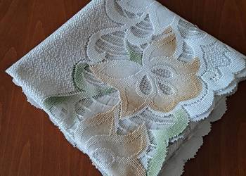 Serweta żakardowa biała z kolorowym motywem roślinnym, 102 x 100