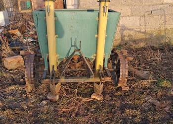 Sadzarka kubelkowa Biedaszki Sadzarka do ziemniaków