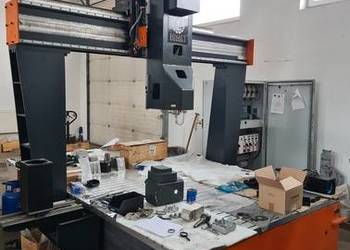 Syndyk sprzeda Maszynę w budowie