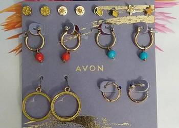 Nowy zestaw 8 par kolczyków Avon Lucia złote sztyfty koła