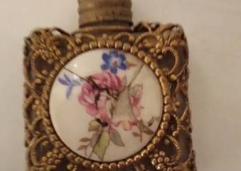 Stara buteleczka na perfumy w stylu art deco