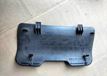 KLAPKA OSŁONA BEZPIECZNIKÓW 90521273 OPEL ASTRA F 1