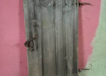 Stare dzwi drewniane kompletne bardzo dobry stan .