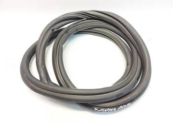 Porsche Taycan GTS 9J1 2023r Uszczelka klapy bagażnika