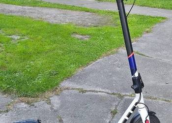 Mam na sprzedaż hulajnogę elektryczną Aprilia zsrz jest uszkodzona