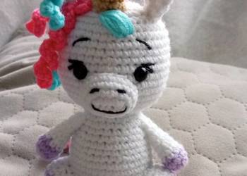 Jednorożec wykonany na szydełku