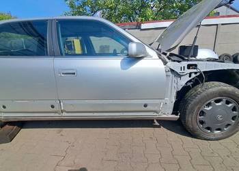 Drzwi prawy przód ucf20 21 Lexus ls400