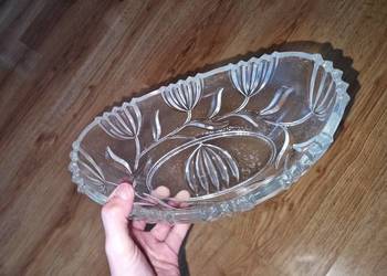 Misa kryształowa w kształcie łódki ozdobiona motywem tulipanów